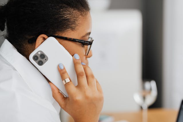 cell-phone-distractions-at-work
