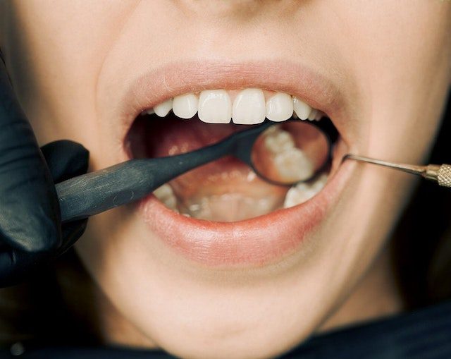dentist-making-dental-house-calls
