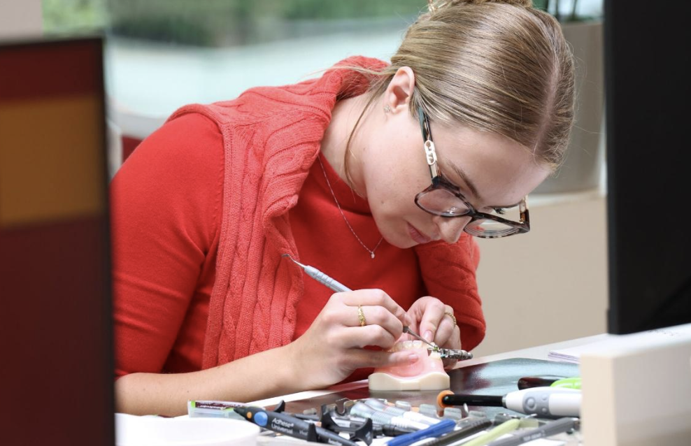 The Ivoclar Summer School is aimed at dental students who have already gained basic practical skills.